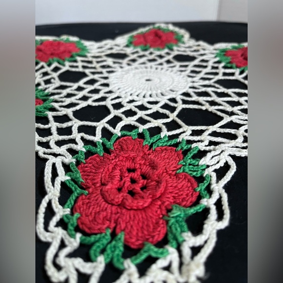 2 Crochet Rose Doilies/ Vintage - Picture 3 of 4